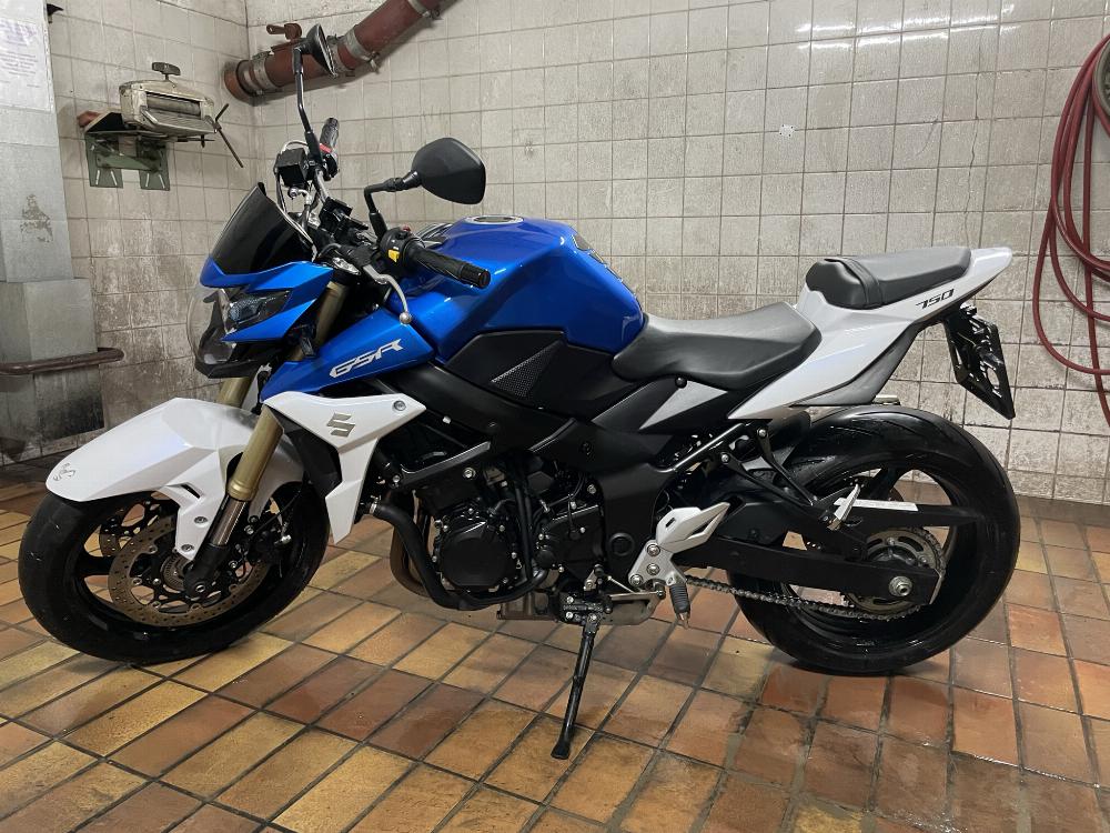 Motorrad verkaufen Suzuki GSR750A Ankauf